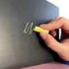 Spalvota medinė parduotuvė su priedais