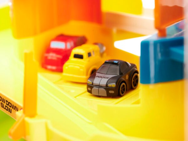 4 aukštų parkingas su elektriniu keltuvu