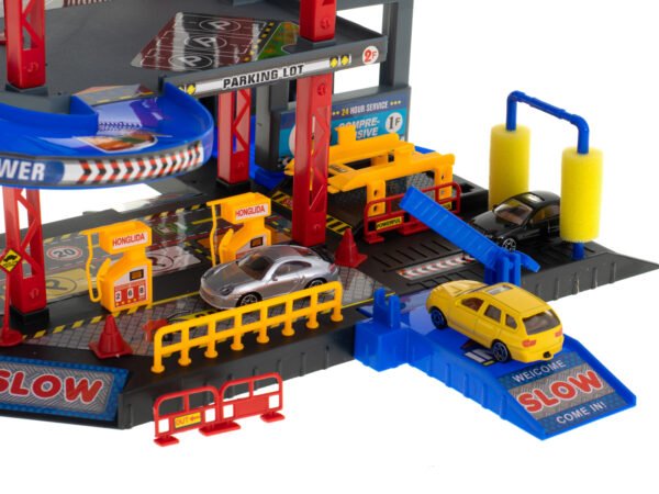 Daugiaaukštis parkingas su degaline ir plovykla