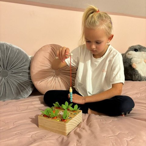 pol_pm_Gra-drewniana-2w1-Kruzzel-24745-17967_6 Montessori metodikos žaidimas Morkų sodas