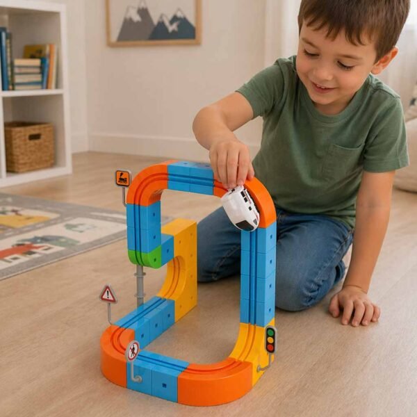 Magnetinis konstruktorius - lenktynių trasa su automobiliu, 65 dalys