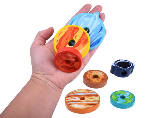 Medinė piramidė Kosmosas