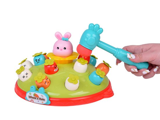 „Mušk plaktuku“ – interaktyvus žaidimas su triušiuku ir morkytėmis