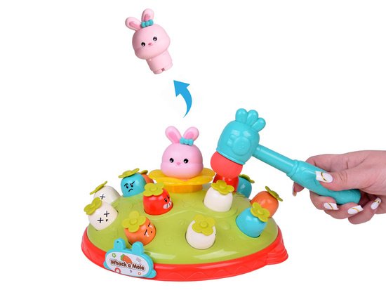 „Mušk plaktuku“ – interaktyvus žaidimas su triušiuku ir morkytėmis