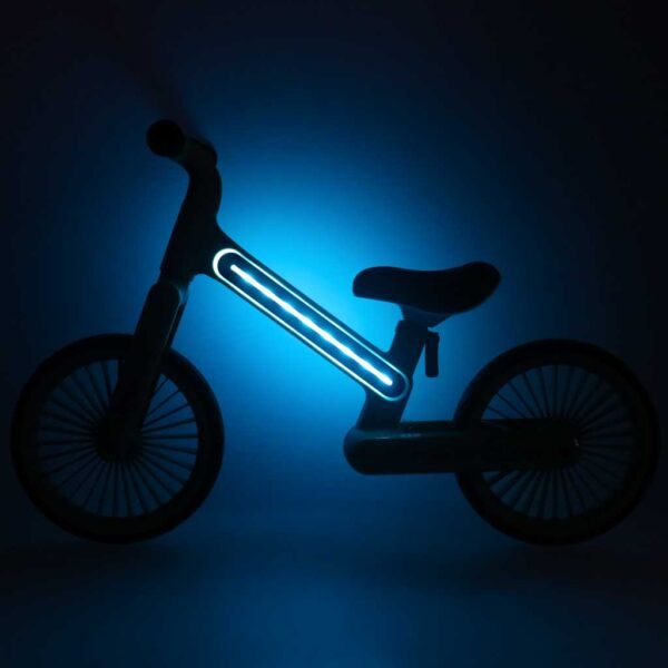 Rowerek-biegowy-Trike-Fix-Glow-LED-granatowy-181430 Šviečiantis balansinis dviratukas (tamsiai mėlynos spalvos)