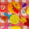 Kosz-piknikowy-koszyk-fast-food-pizza-burger-jedzenie-prowiant-przekaski-na-piknik-169075 Vaikiškas pikniko rinkinys su krepšeliu – pica, mėsainis, vaisiai ir priedai