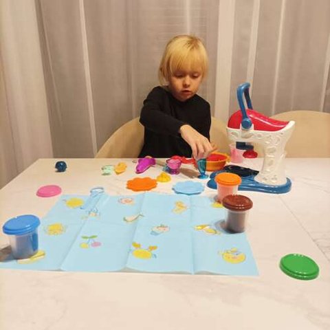 pol_pm_Masa-plastyczna-zestaw-Kruzzel-22563-17059_11 Didelis modeliavimo plastilino rinkinys su mikseriu – 5 spalvos ir daugybė priedų